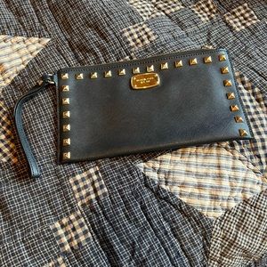 Michael kors wristlet